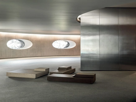 Tavolino monoblocco quadrati o rettangolari in legno dalla forma dinamica Andorea di Frigerio