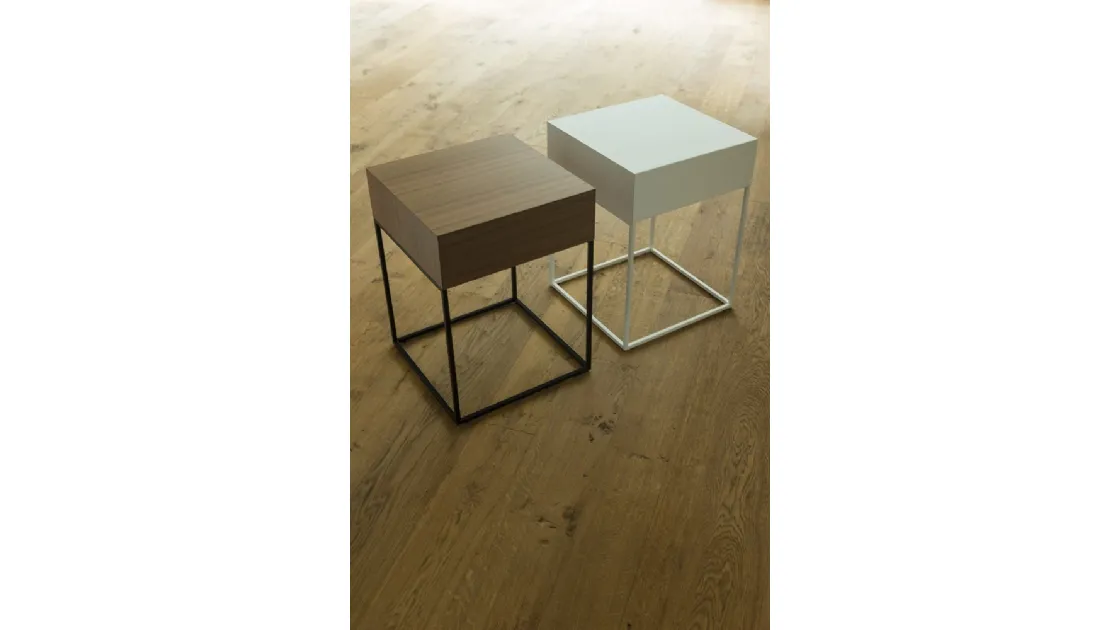 Tavolino quadrato con base in metallo e piano in legno con cassetto Baby di Porada
