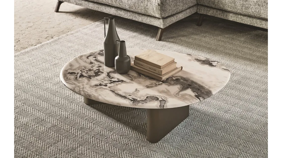 Tavolino in marmo con base in legno laccato Callisto di Porada