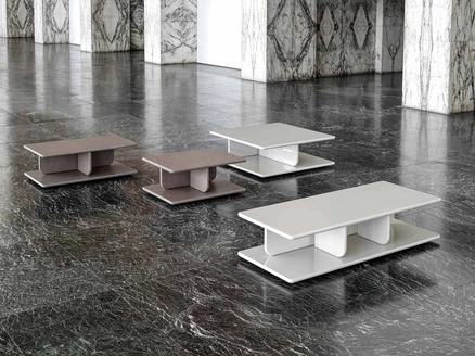 Tavolino Eddie in laccato o legno di Frigerio