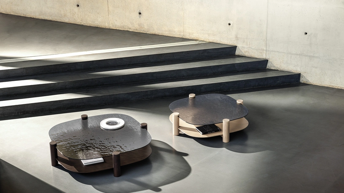 Tavolino Pavos in vetro e legno di Frigerio