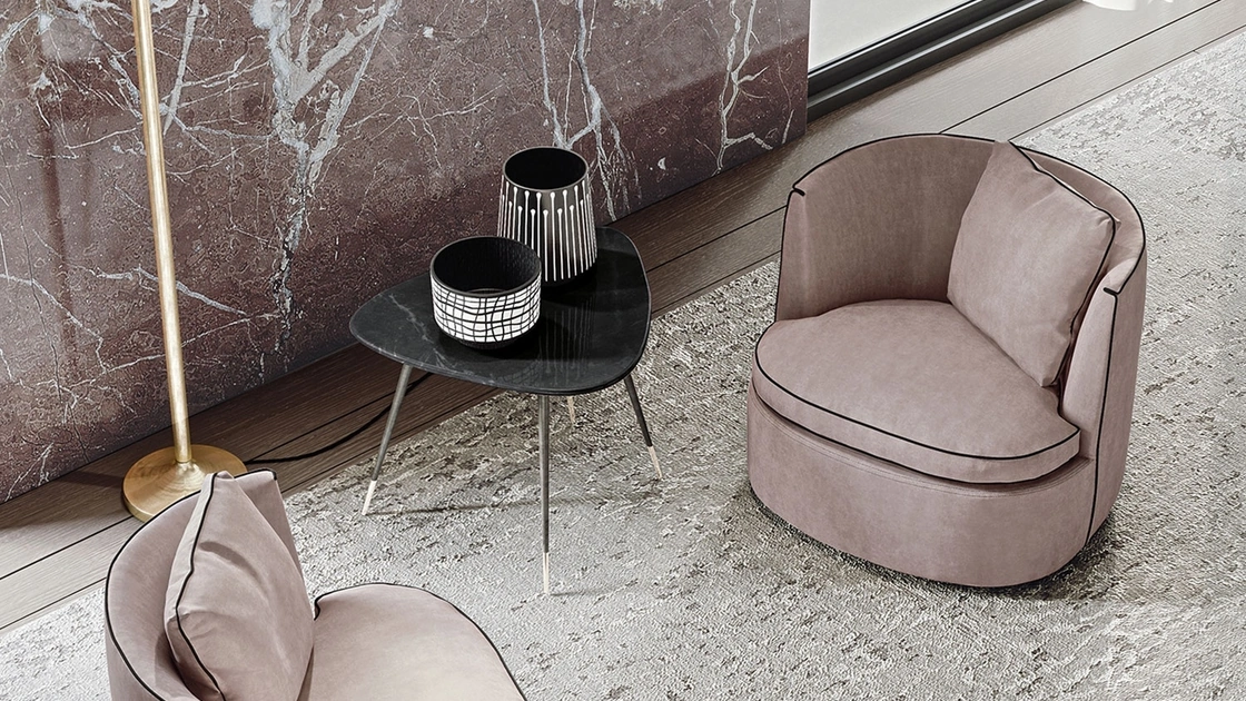 Tavolino dalla forma irregolare con angoli smussati in marmo con base in metallo Smart di Frigerio