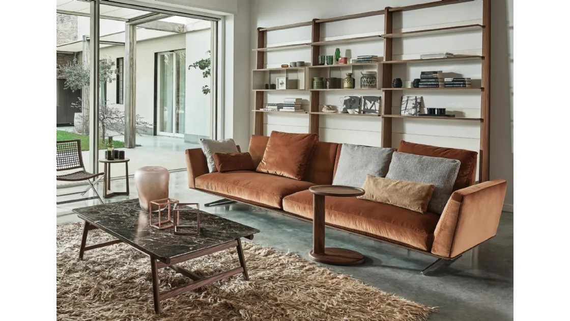 Tavolino Giano con top in marmo e struttura in legno massello di Flexform