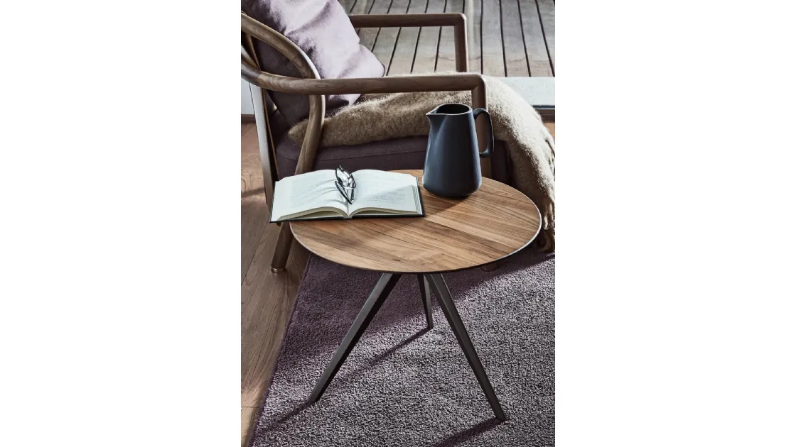 Tavolino rotondo in legno con base in metallo Zefiro di Flexform