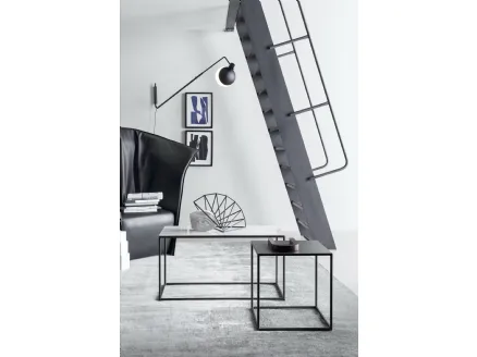 Tavolino Team con base in metallo e top disponibile in varie finiture di Novamobili