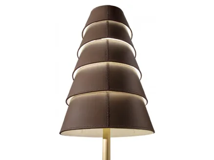 Lampada da terra in ottone satinato e diffusore ad anelli in cuoio Tulip Floor di Enrico Pellizzoni