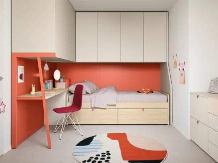 Cameretta con cassettoni in legno e armadiatura in laccato Kids space 26 di Nidi