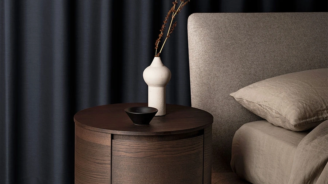 Comodino in legno Orbit di Kristalia