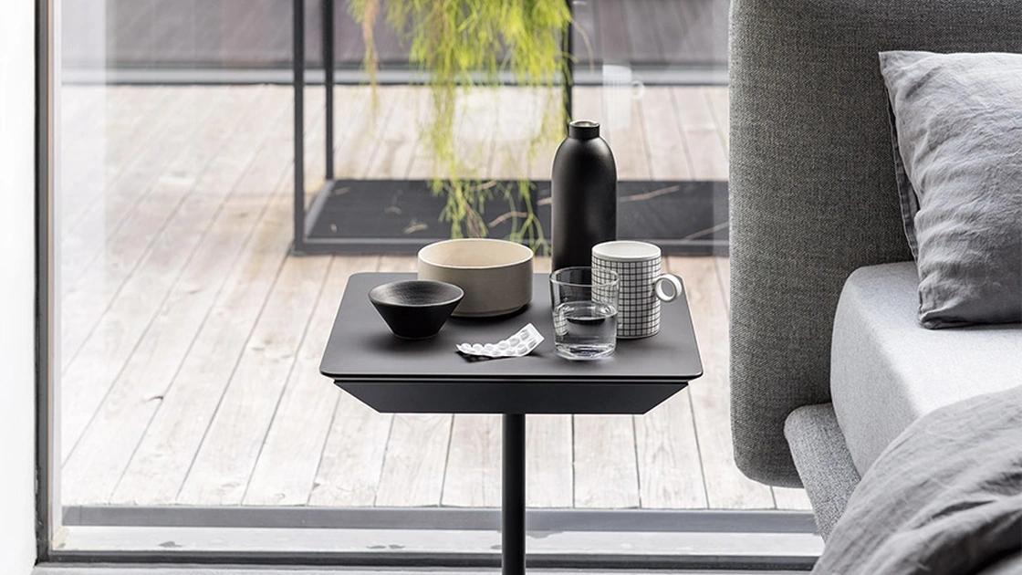 Comodino Tag in laminato di Kristalia