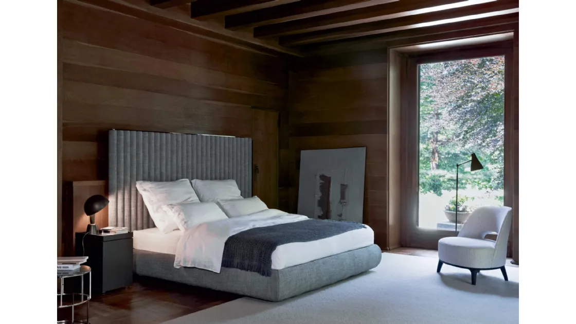 Letto in tessuto imbottito con testiera Biarritz di Flexform