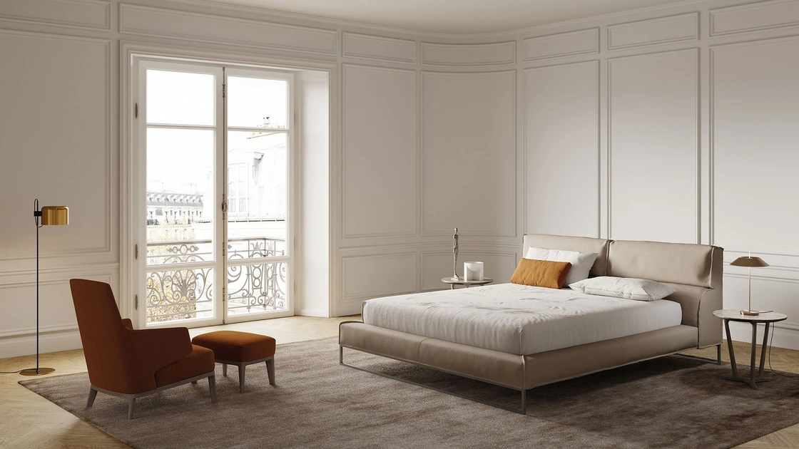 Letto in pelle morbido e avvolgente con testiera Cloud di Frigerio