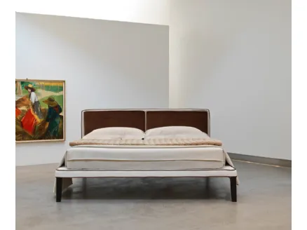 Letto in tessuto imbottito con testiera Capri Legno di Horm