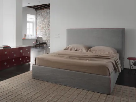 Letto in tessuto con testiera alta e contenitore Tahiti High di Horm