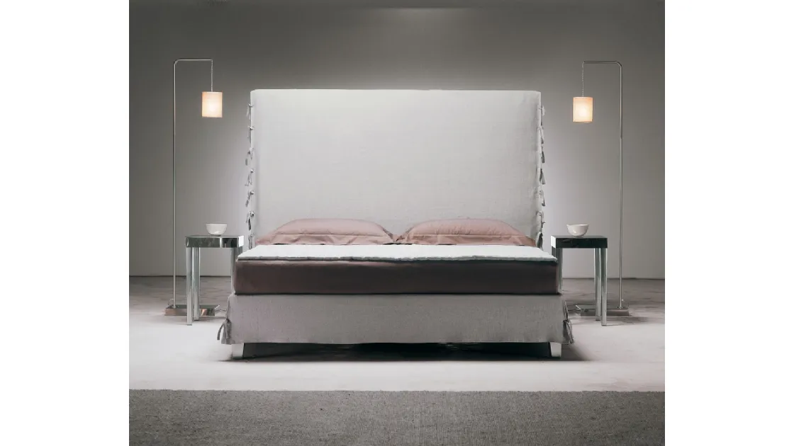 Letto matrimoniale imbottito e sfoderabile con testiera alta White High di Horm