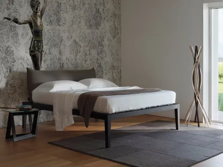 Letto in legno di rovere con testiera imbottita Moheli di Horm