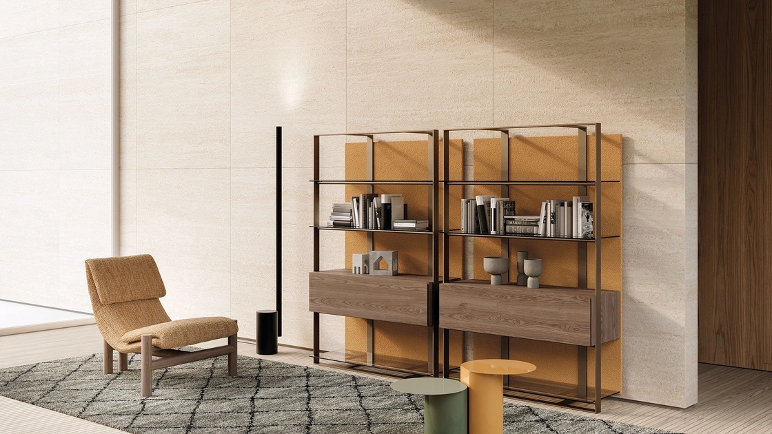 Libreria Unique in metallo con ripiani in vetro e contenitori in legno di Frigerio