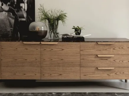 Credenza in noce canaletta con piano in marmo Atlante 03 di Porada