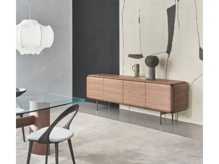 Madia a 4 ante in legno con base in metallo Pebble di Porada