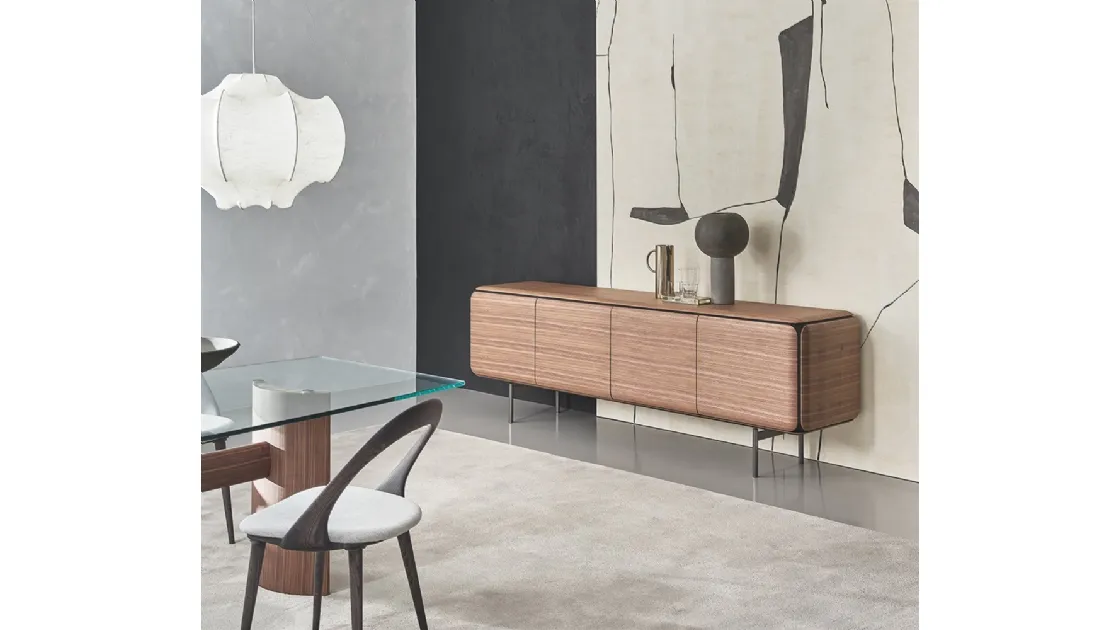 Madia a 4 ante in legno con base in metallo Pebble di Porada