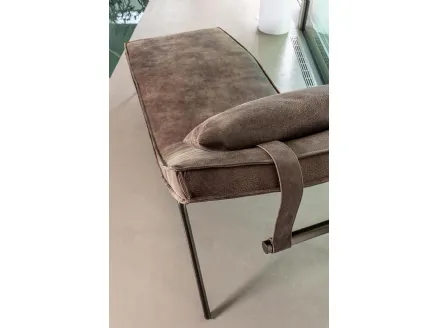 Poltroncina relax rivestita in pelle vintage Daybed di Enrico Pellizzoni