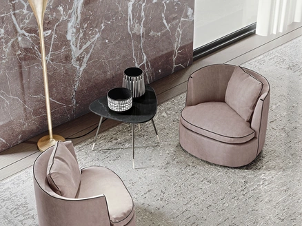 Poltroncina dalle forme tondeggianti rivestita in pelle Bessie di Frigerio