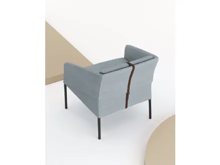 Poltroncina Demoiselle Armchair in tessuto con particolari in pelle di Infiniti