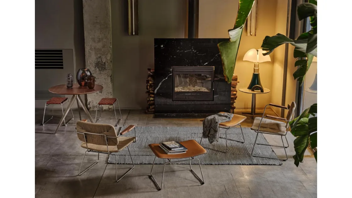 Poltroncina in metallo con schienale e seduta in cordoncino intrecciato Echoes di Flexform