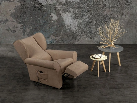 Poltrona relax con poggiapiedi e schienale reclinabile Manga di Excò