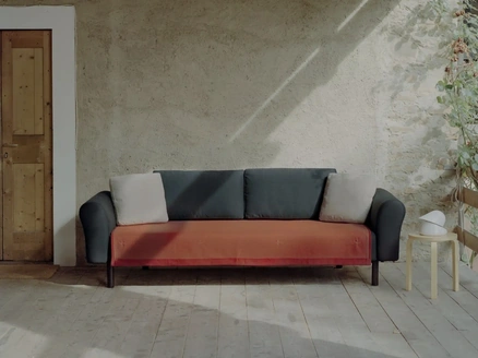 Divano lineare Commedia di Campeggi