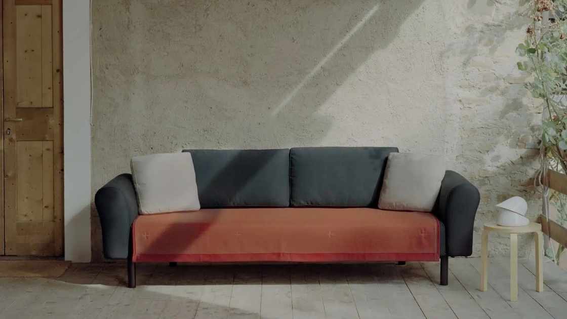 Divano lineare Commedia di Campeggi