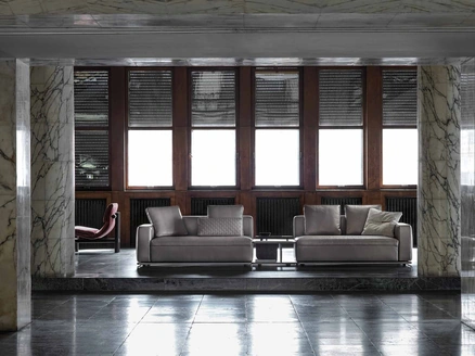 Divano lineare in pelle Eddie di Frigerio