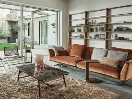 Divano lineare in tessuto con base in metallo rivestita in cuoio Evergreen di Flexform