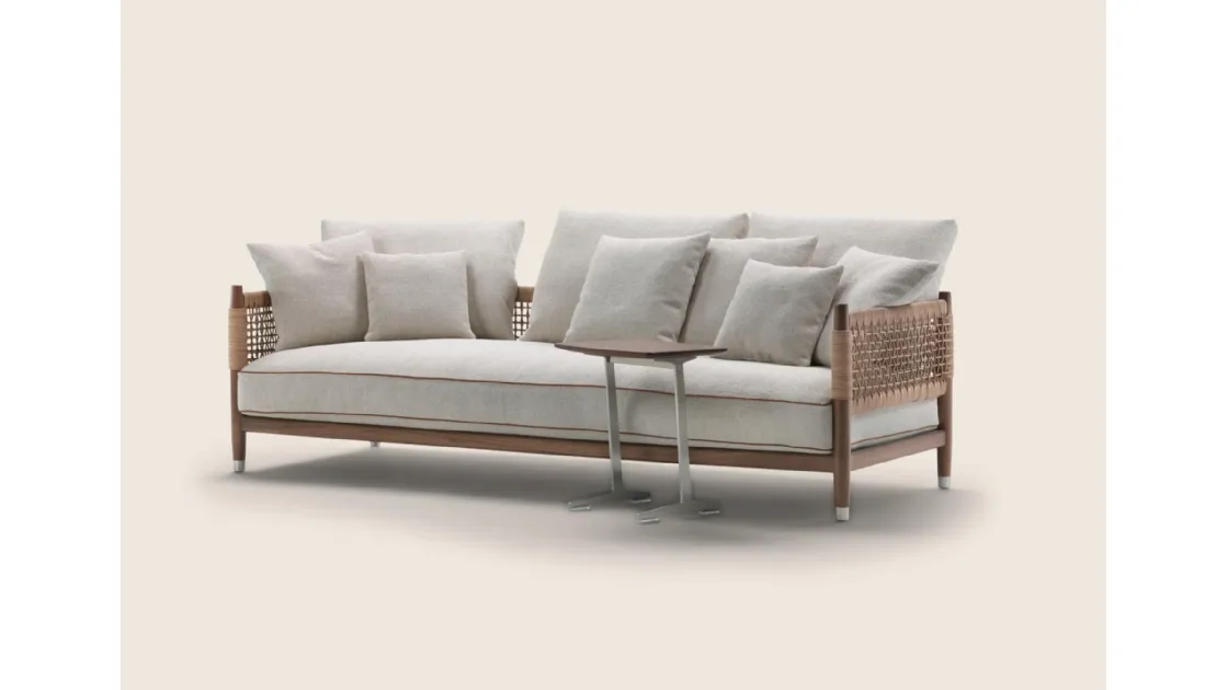 Divano lineare Parker in tessuto imbottito con struttura in legno di Flexform
