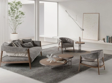 Divano lineare in pelle e tessuto con struttura in legno massello Burton di Frigerio