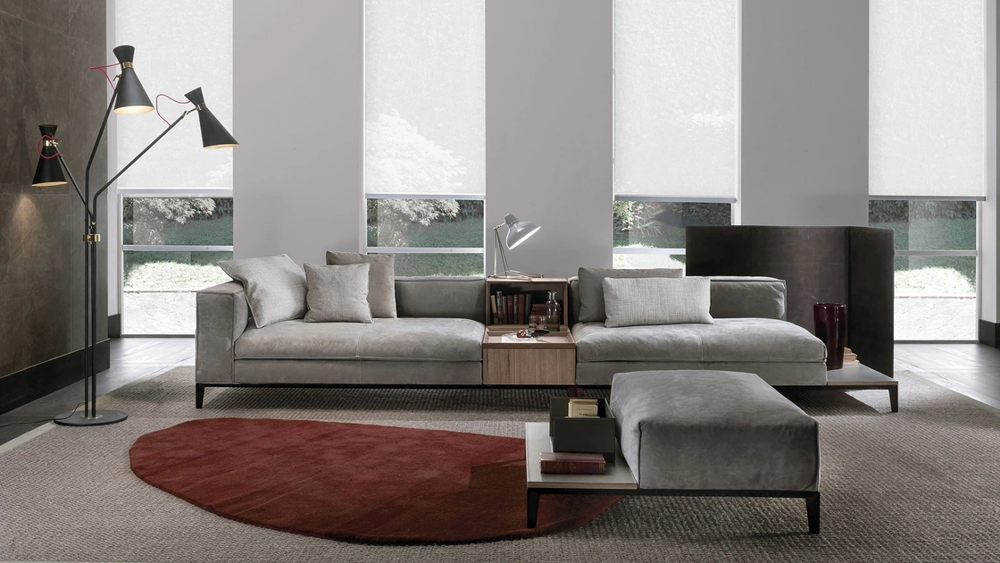 Divano lineare in tessuto imbottito Taylor di Frigerio