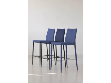 Sgabello in pelle con gambe in metallo Bess di Sedie Brianza