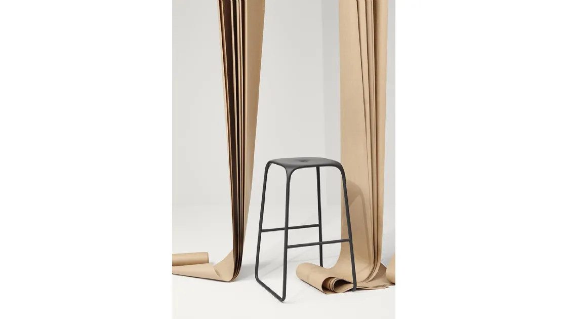 Sgabello Bobo Stool in polipropilene e acciaio di Infiniti