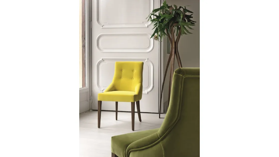 Sedia in tessuto con gambe in legno massello Chloé di Porada