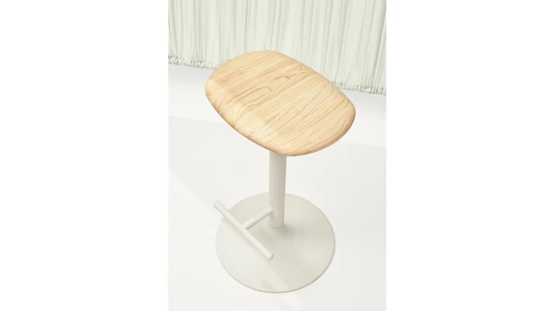 Sgabello Flink Wood Stool con seduta in Frassino naturale e base in acciaio di Infiniti