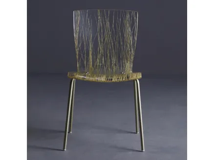 Sedia impilabile realizzata in metacrilato con fili d'erba palustre con struttura in acciaio Hip di Colico