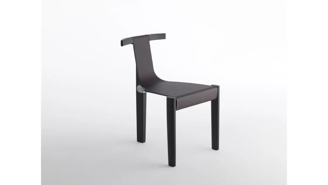 Sedia di design in cuoio con struttura in legno e fibra di carbonio Pablita di Horm
