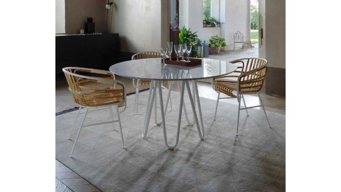 Sedia in rattan e metallo con braccioli Raphia Rattan di Horm