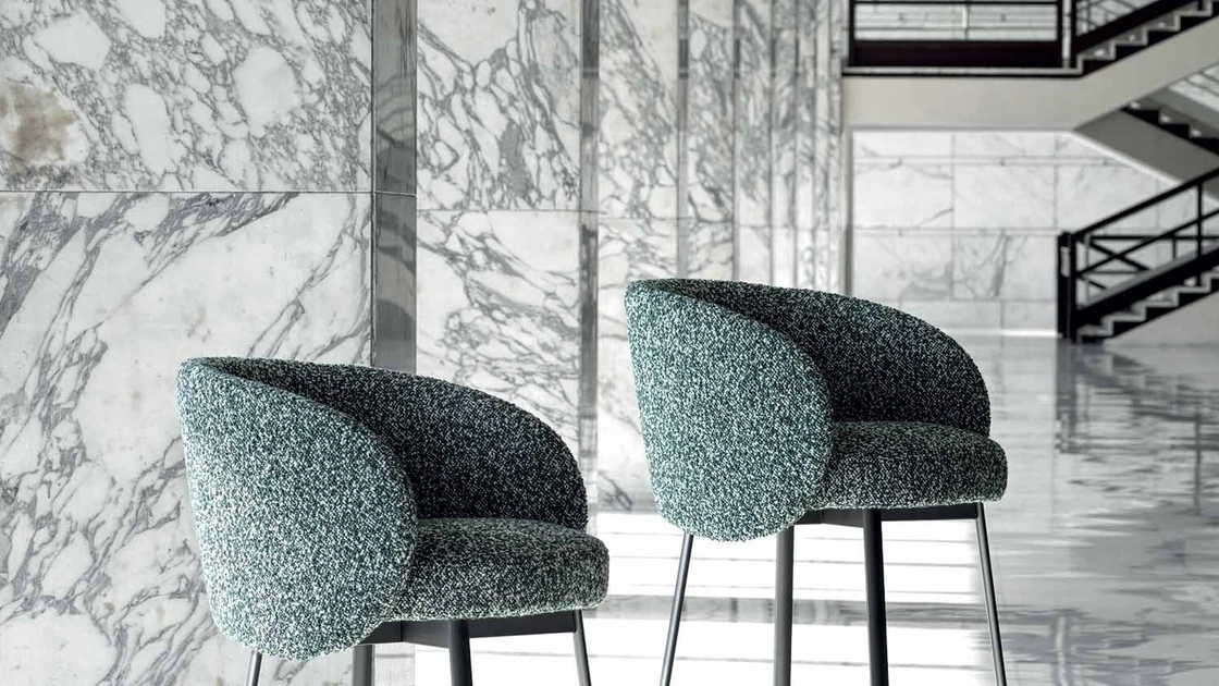 Sgabello in tessuto Hug di Frigerio