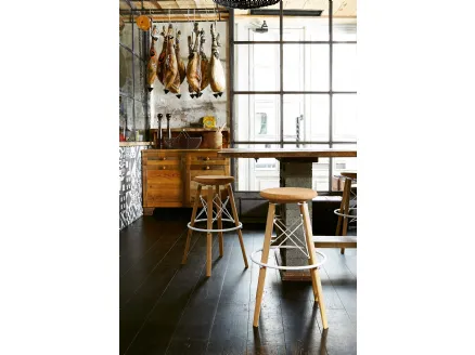 Sgabello con struttura in legno di rovere naturale e acciaio con seduta in sughero naturale Jack di Colico