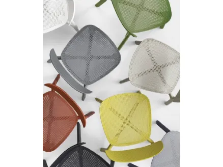 Sedia impilabile Colander di Kristalia