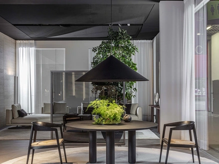 Sedia Lizzye Straw in legno massello con seduta in corda di paglia di Frigerio