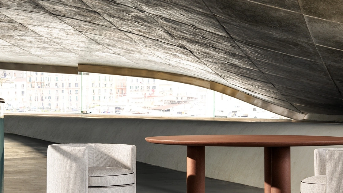 Sedia Lou in tessuto imbottito di Frigerio