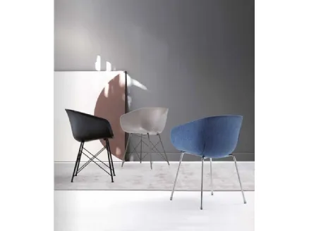 Sedia con gambe in metallo Maya di Sedie Brianza