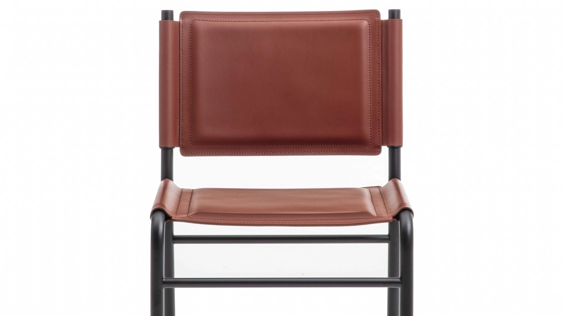 Sedia Pris rivestita in cuoio di Enrico Pellizzoni