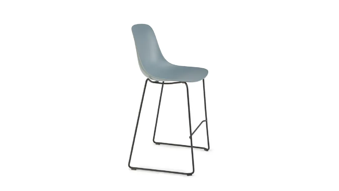 Sgabello Pure Loop Mono Kitchen Stool con scocca in polipropilene e telaio in tubolare di acciaio di Infiniti